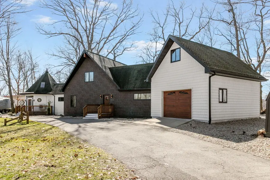 2060 S Algonquin Dr, Benton Harbor, MI 49022 - Image #3