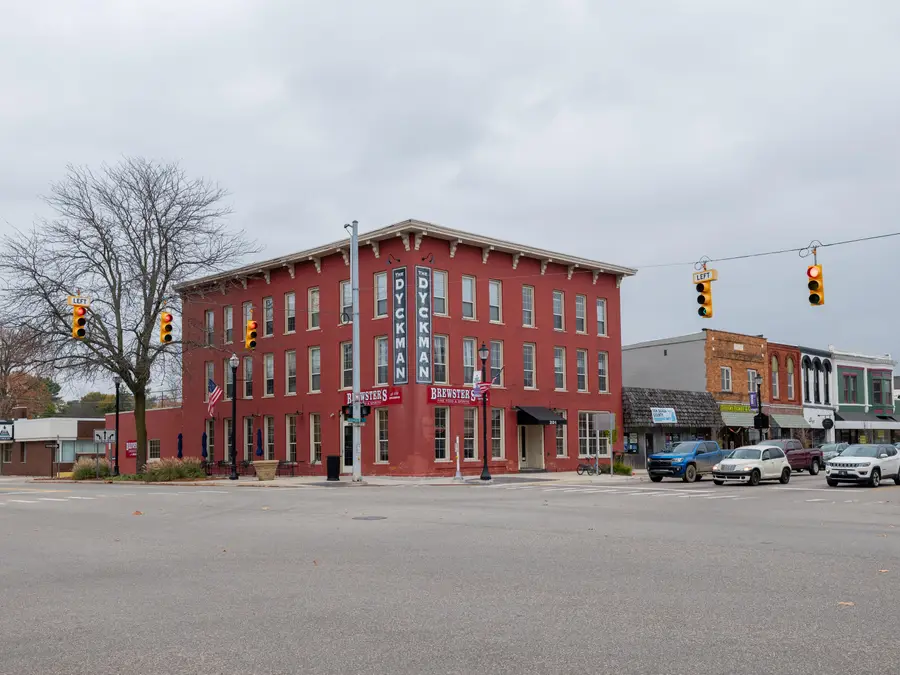 201 E Michigan Avenue #2D, Paw Paw, MI 49079 - Image #2