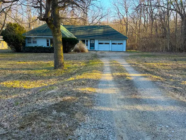 8322 W East Road, Three Oaks, MI 49128