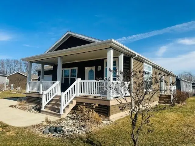 5652 Kingsley Drive Ne, Rockford, MI 49341 - Image #2