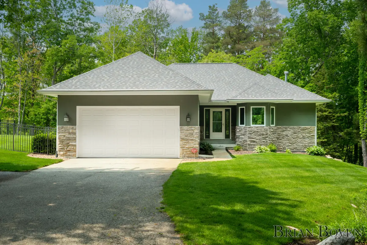 6817 Martin View Street Ne, Rockford, MI 49341 - Image #1