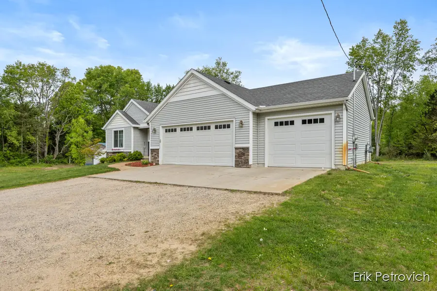 581 Cumings Court Nw, Sparta, MI 49345 - Image #3
