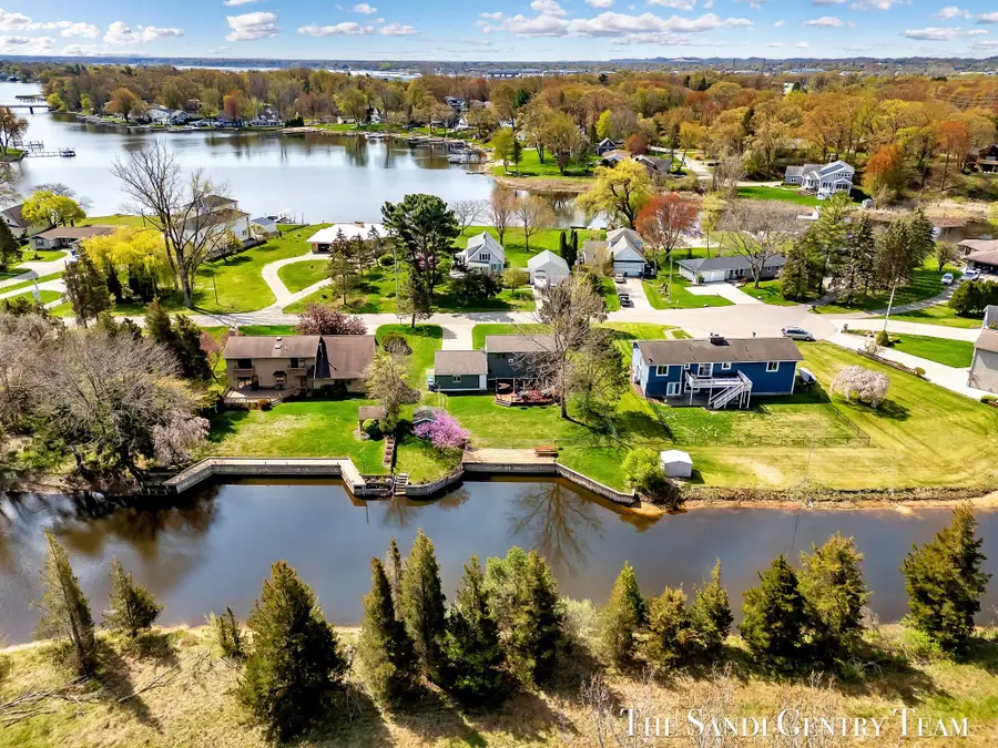 17083 Spahr Street, Spring Lake, MI 49456 - Image #2