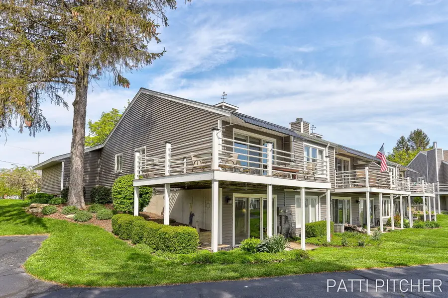 618 Edgewater Drive, Spring Lake, MI 49456 - Image #2