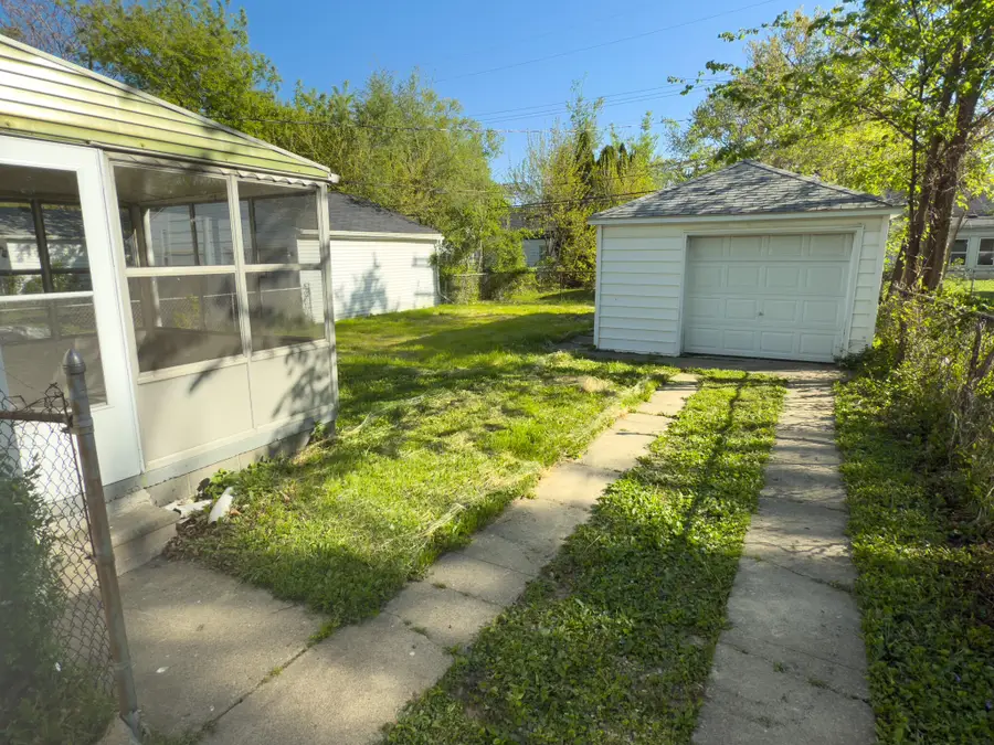 18761 Kingsville Street, Harper Woods, MI 48225 - Image #2