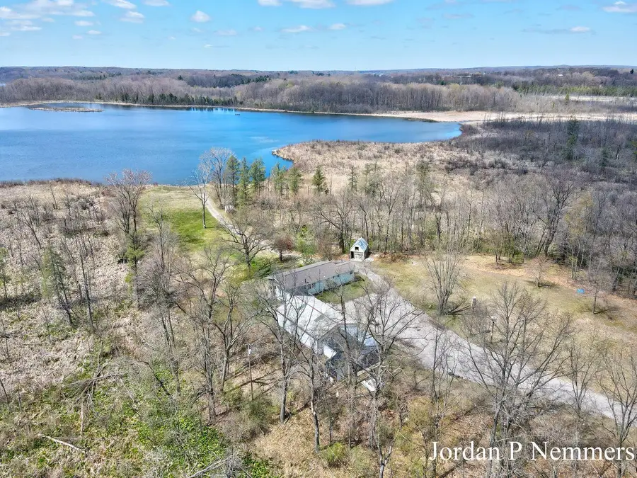 12375 Overlook Drive Ne, Greenville, MI 48838 - Image #2