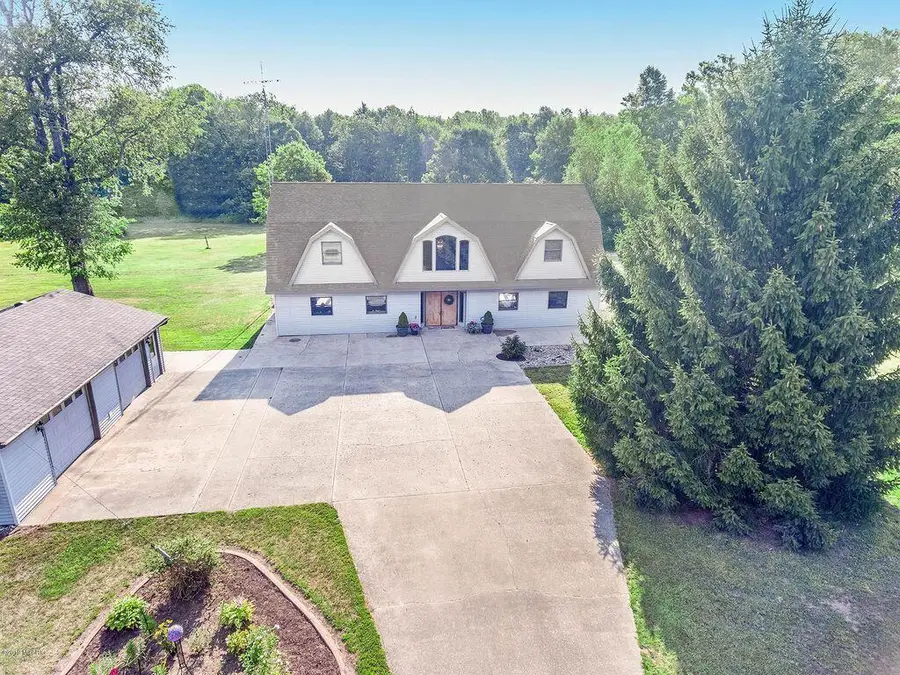 7033 N M-140, Watervliet, MI 49098 - Image #2