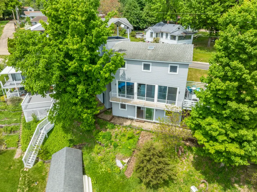 15657 Lakeview Drive, Buchanan, MI 49107 - Image #2