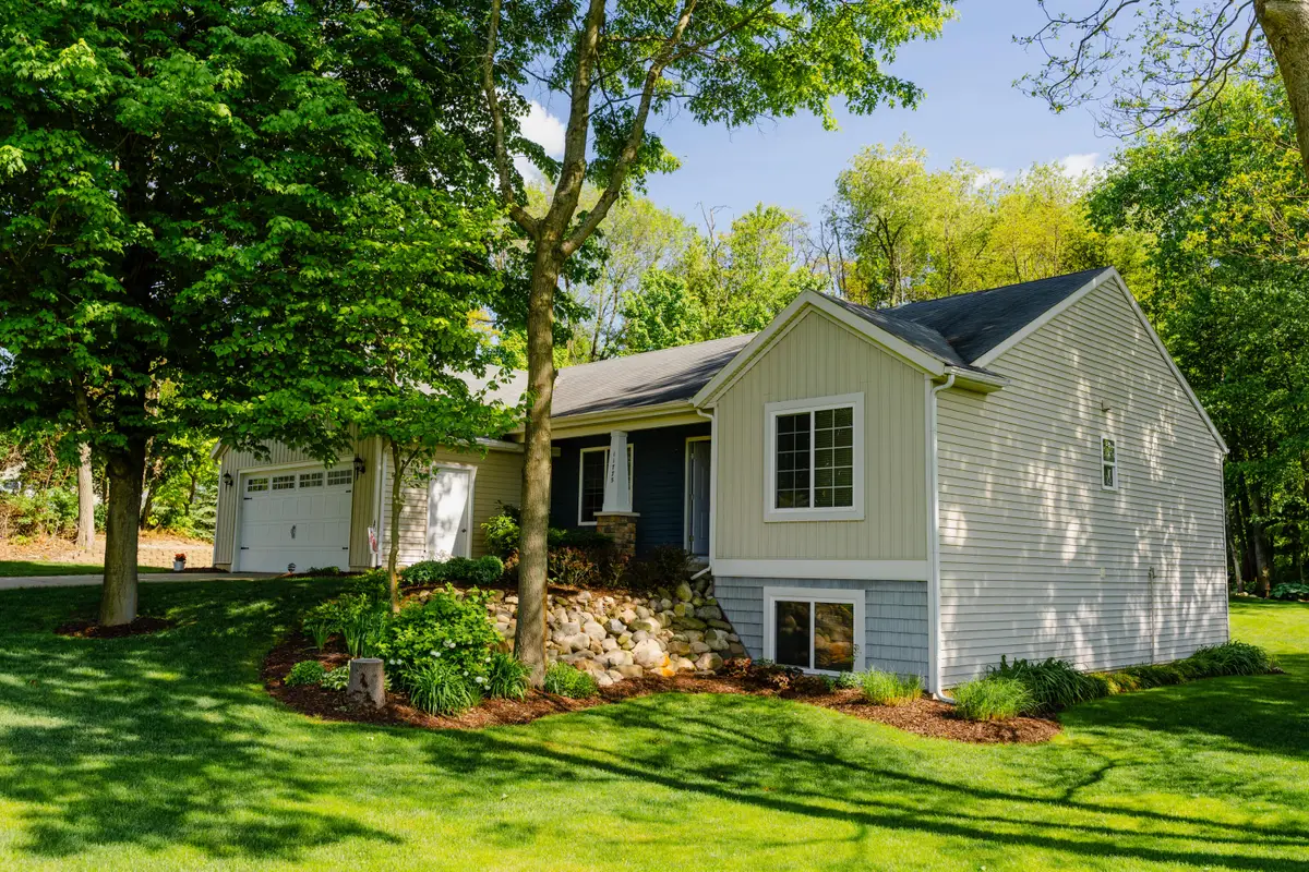 11775 Crystal Ridge Drive Ne, Sparta, MI 49345 - Image #1