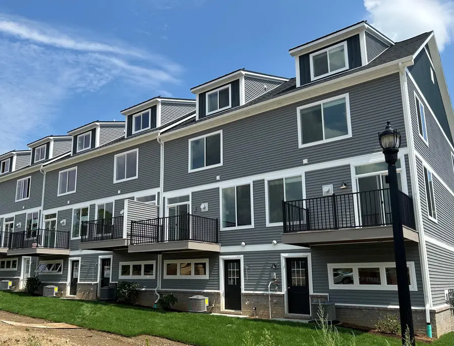 2768 Bristol Ridge Drive #33, Ann Arbor, MI 48105 - Image #3