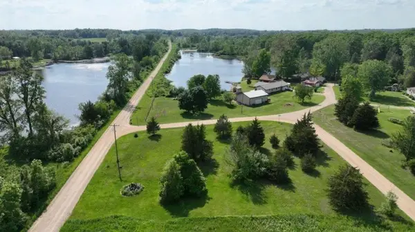 900 Pamawa Drive, Brooklyn, MI 49230