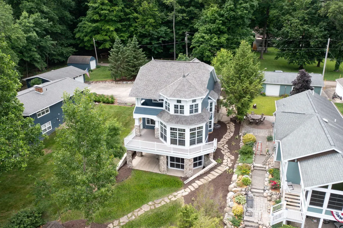 60757 Beechwood Lane, Cassopolis, MI 49031 - Image #1