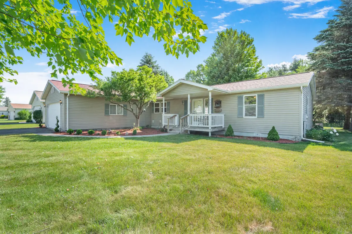 7900 Sunset Shores Dr, Canadian Lakes, MI 49346 - Image #1