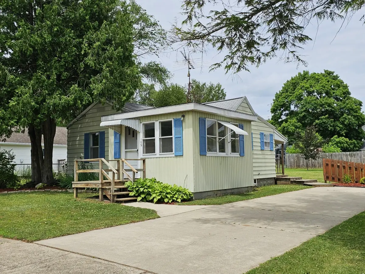 109 W Woodrow Street, Fremont, MI 49412 - Image #1