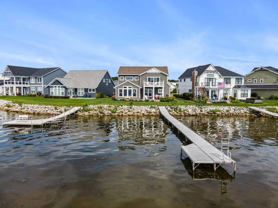 1002 S Cove Circle, Whitehall, MI 49461 - Image #2