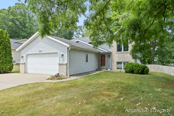 1563 Amberly Drive Se, Grand Rapids, MI 49508