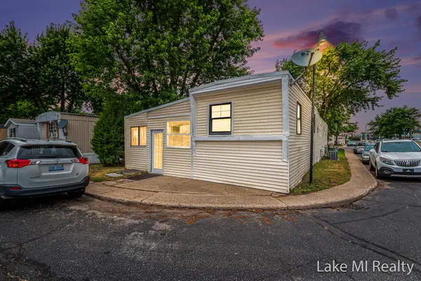 823 Dolphin Street Sw, Wyoming, MI 49509