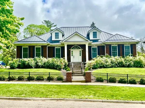 221 N Manning Street, Hillsdale, MI 49242