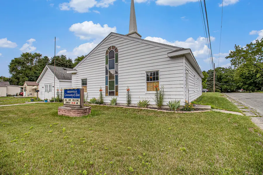 814 E Coffren Avenue, Greenville, MI 48838 - Image #2