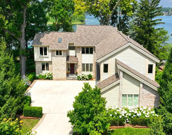 2380 Galaxy Way, Lake Orion, MI 48360