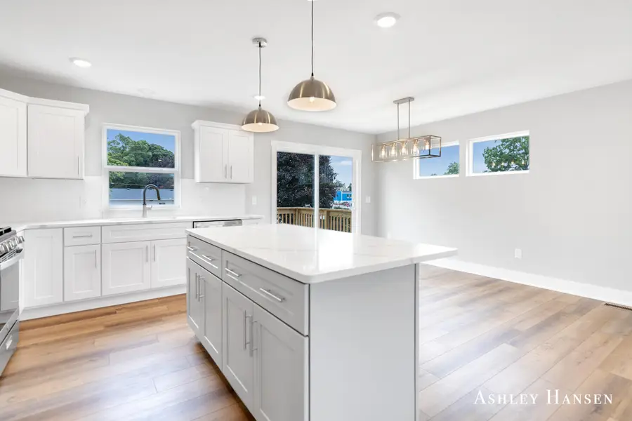 98 Chase Court Nw, Kent City, MI 49330 - Image #3