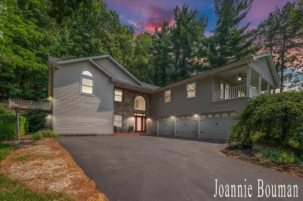 10466 N Riverview Drive, Plainwell, MI 49080