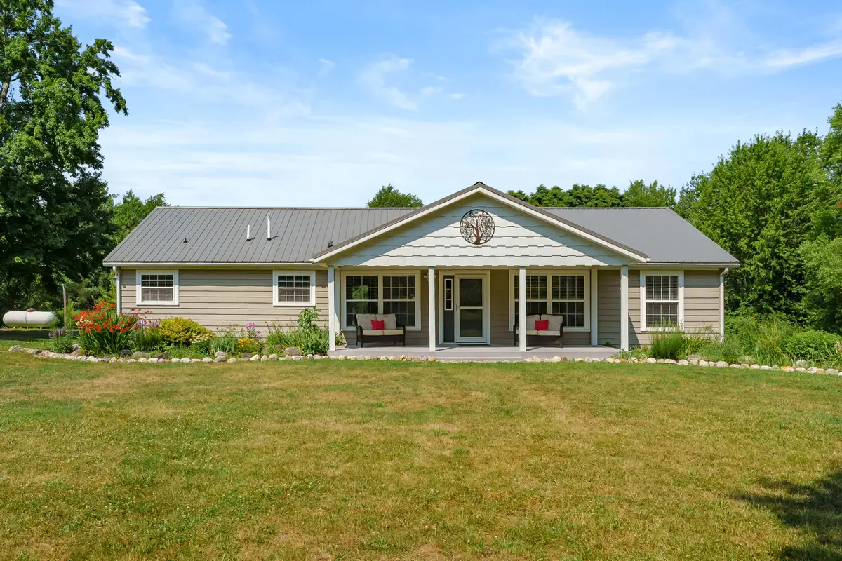 45284 Co Rd 703, Coloma, MI 49038 - Image #1