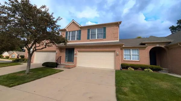 23721 W Lake Circle #14, Brownstown, MI 48183