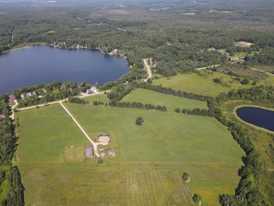 2812 Shoreline Dr, Lupton, MI 48635 - Image #3