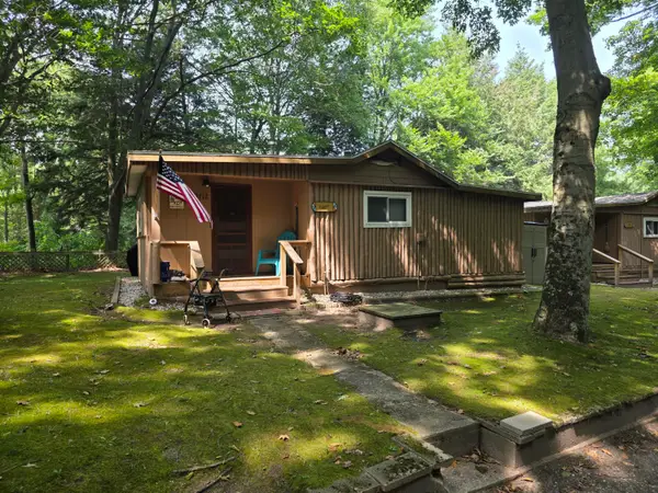 2712 Piney Ridge Road, Ludington, MI 49431