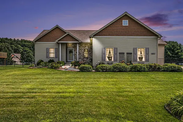 1057 S Stoneridge Drive, Plainwell, MI 49080