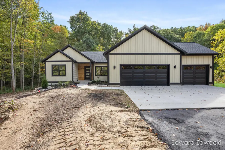 11020 Hidden Pond Drive Ne, Rockford, MI 49341 - Image #2