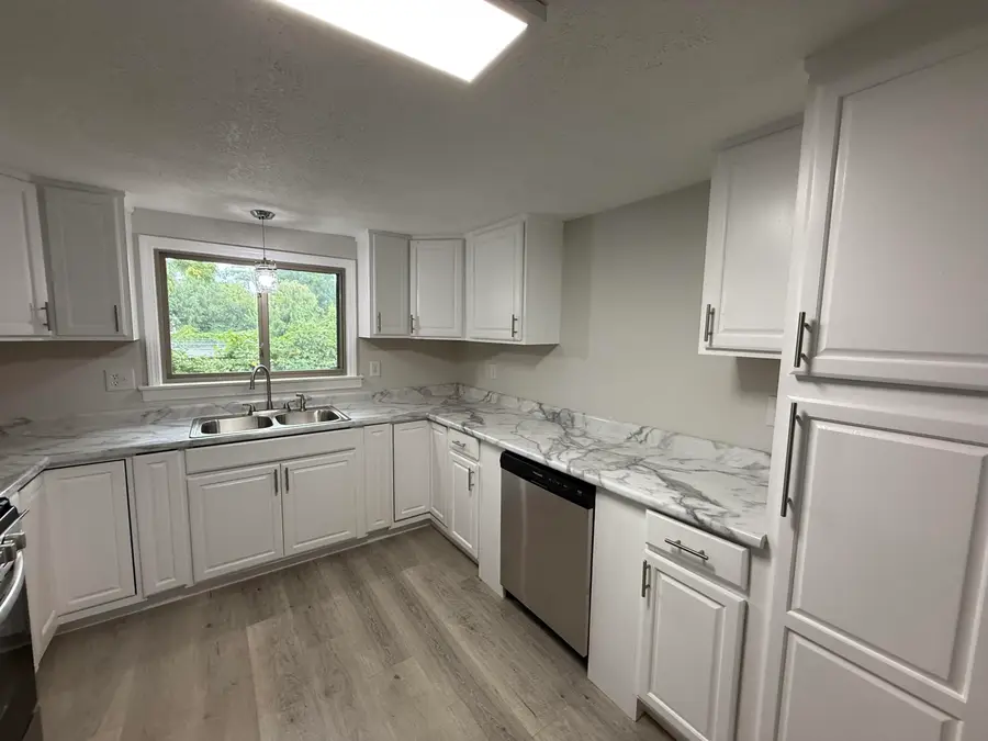 1015 N Blackstone Street, Jackson, MI 49202 - Image #2