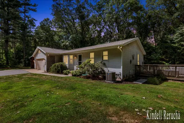 699 Lincoln Lake Avenue Ne, Lowell, MI 49331