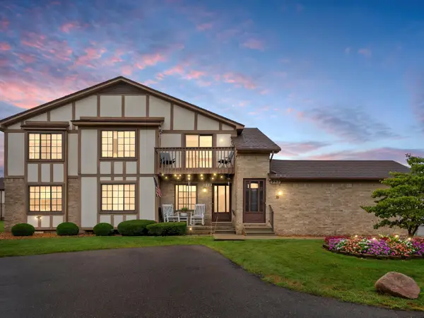 953 Country Club Drive, Saint Clair Shores, MI 48082