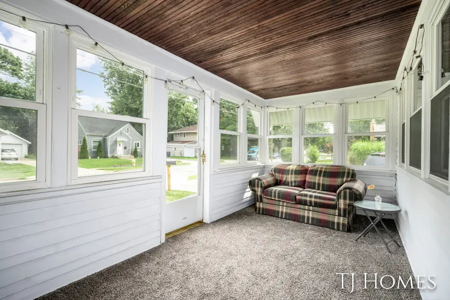 52 Holly Street Sw, Grand Rapids, MI 49548 - Image #2