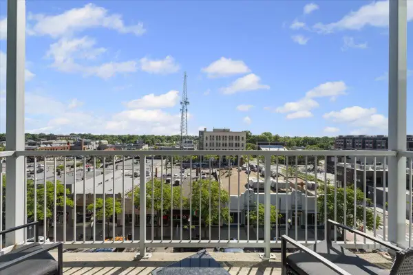 100 W 5th Street #611, Royal Oak, MI 48067