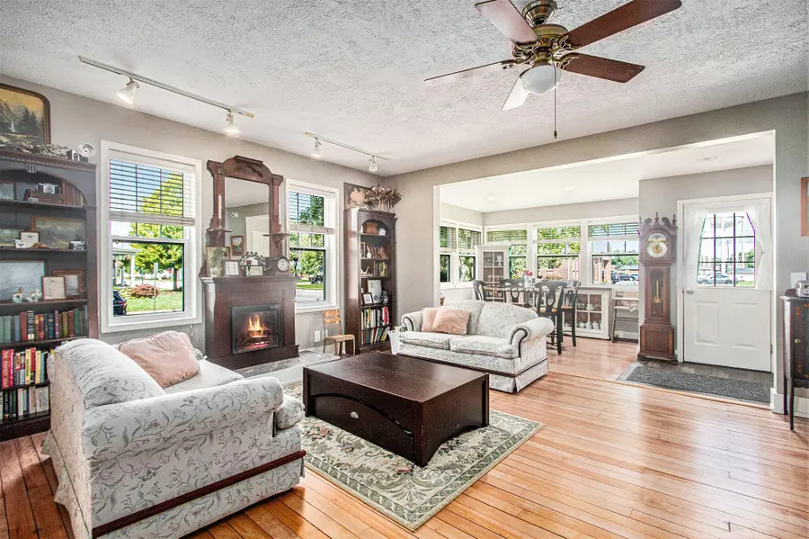 532 E Main Avenue, Zeeland, MI 49464 - Image #3