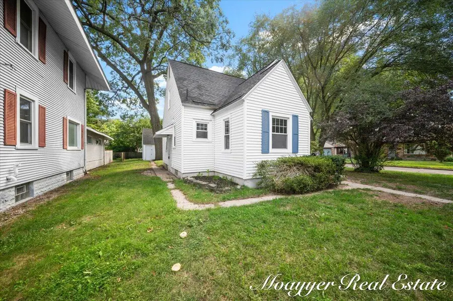 32 Holly Street Sw, Wyoming, MI 49548 - Image #2