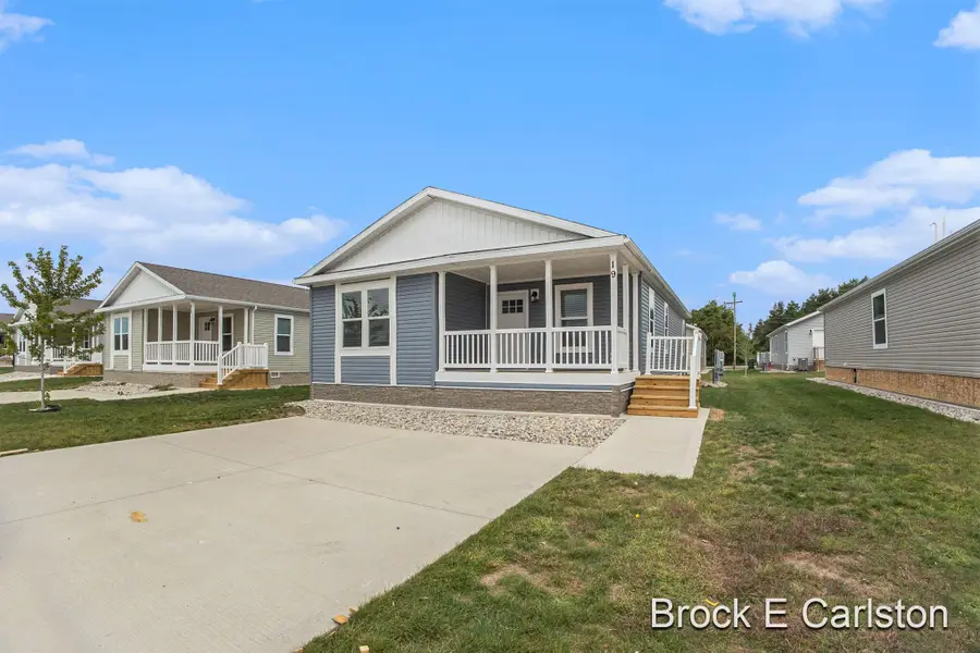 1283 E Ellis Road #19, Norton Shores, MI 49441 - Image #2