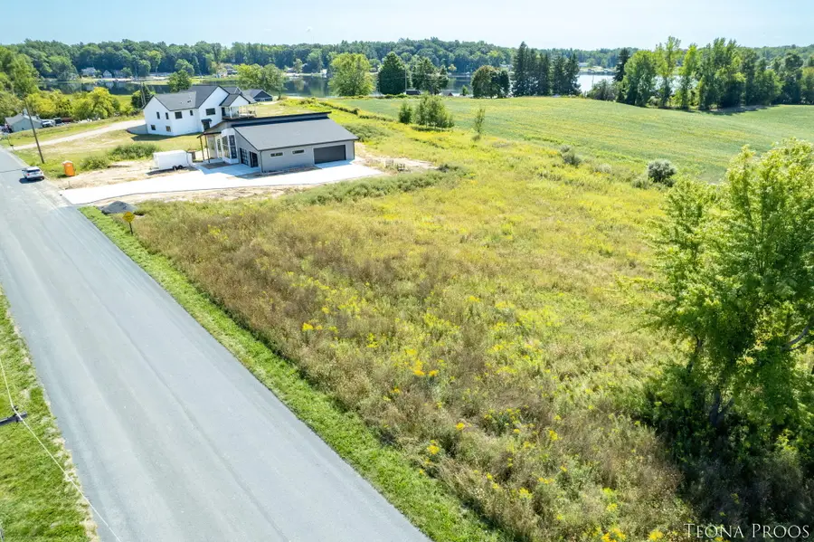 10870 Crooked Lake Drive Ne, Rockford, MI 49341 - Image #2