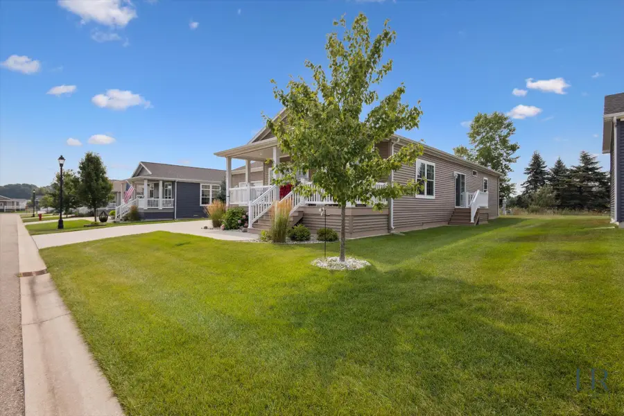 5906 Trillium Hills Drive Ne, Rockford, MI 49341 - Image #2