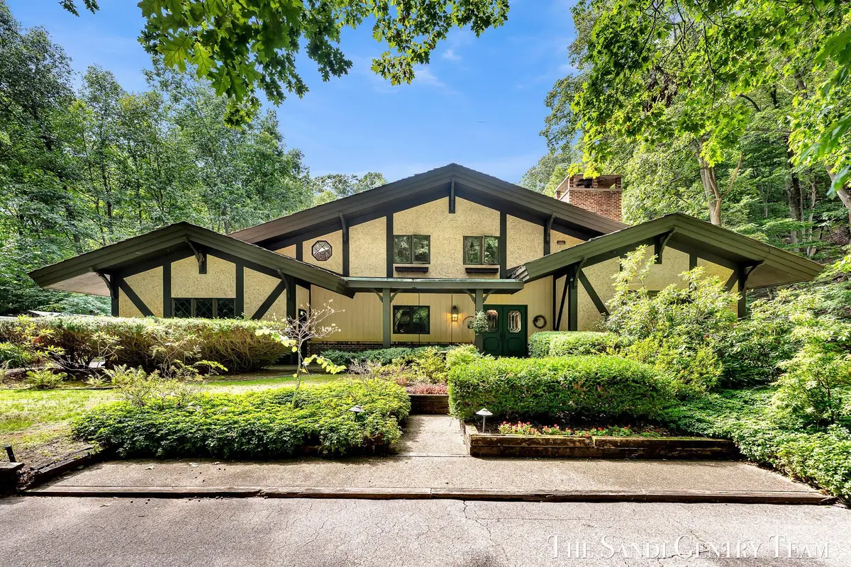 12879 Lakeshore Drive, Grand Haven, MI 49417 - Image #1