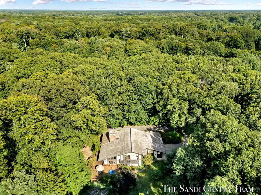 12879 Lakeshore Drive, Grand Haven, MI 49417 - Image #2