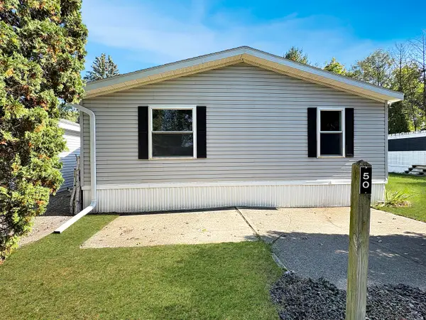 2072 Eleanor Street Se, Lowell, MI 49331