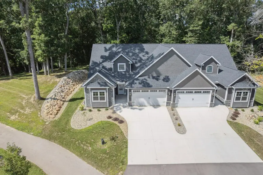 1136 Lochaven Circle, Hillsdale, MI 49242 - Image #3