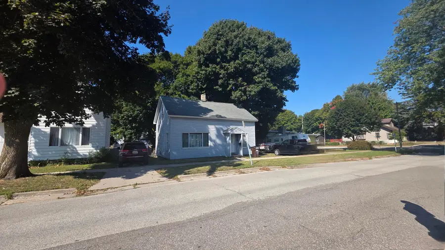 207 N Rath Avenue, Ludington, MI 49431 - Image #2
