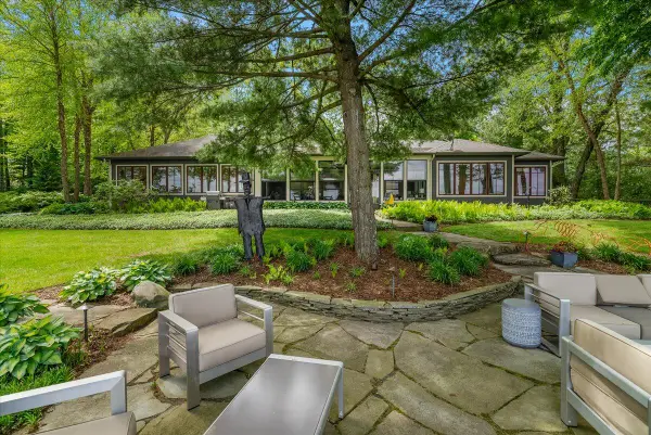 6403 Riverside Road, Fennville, MI 49408