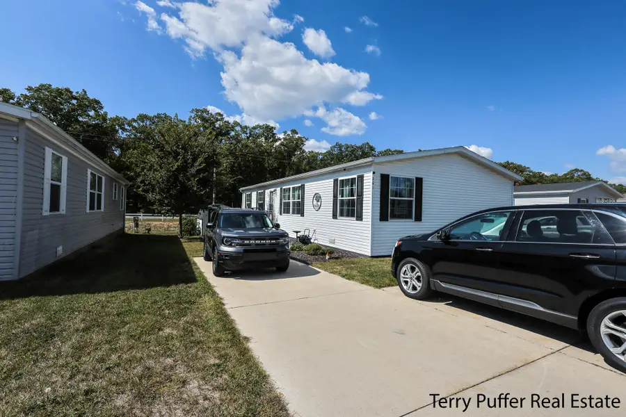 261 Taffy Lane #602, Muskegon, MI 49442 - Image #2