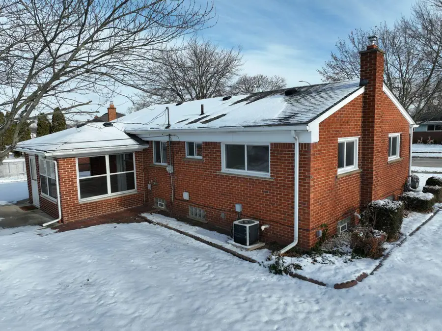 1934 Pinetree Drive, Trenton, MI 48183 - Image #2